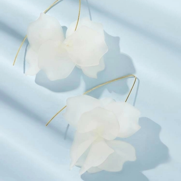 *Emilia* Flower Drop Earrings - Picture 4 of 5